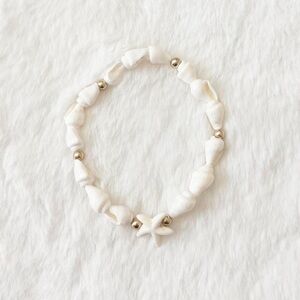5/$15 🩷 MUST BUNDLE White Shell Bead Bracelet with Starfish Accent